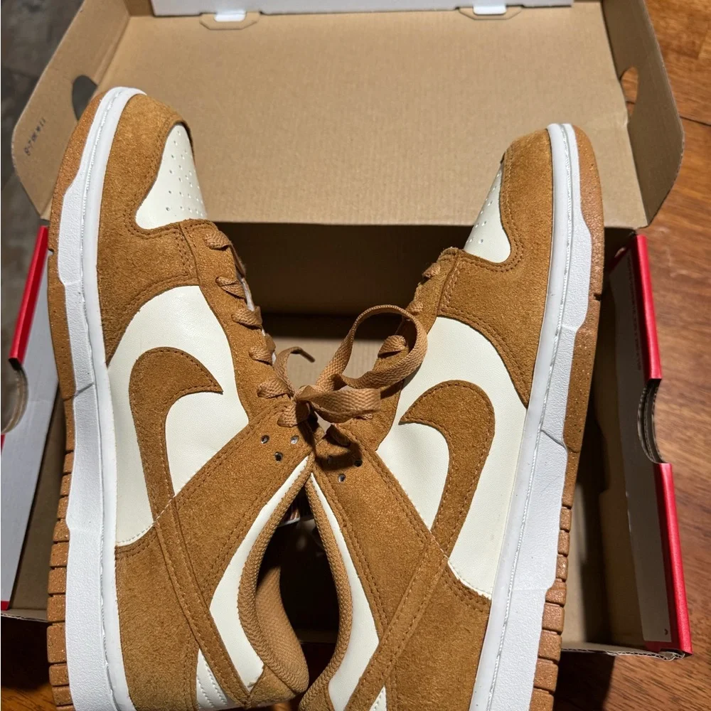 Nike Low-Top Sneakers in Wheat and Sail - Picture 3 of 11